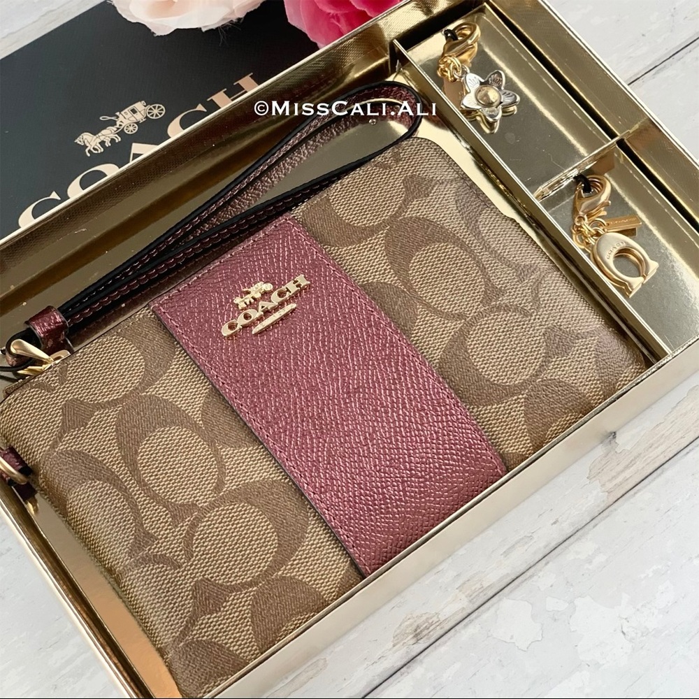 NWT COACH Corner Zip Wristlet Signature Canvas Bag Box - Picture 2 of 15